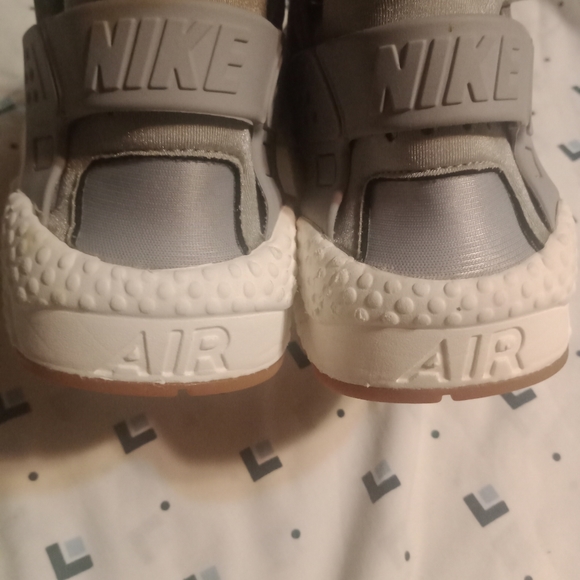Women's Nike Air Huarache Run Premium 'Wolf Grey' Size 7.5 - Picture 7 of 8